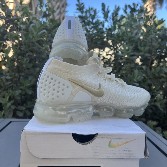 Women Nike air vapormax Flyknit sneakers shoes - Picture 9 of 10